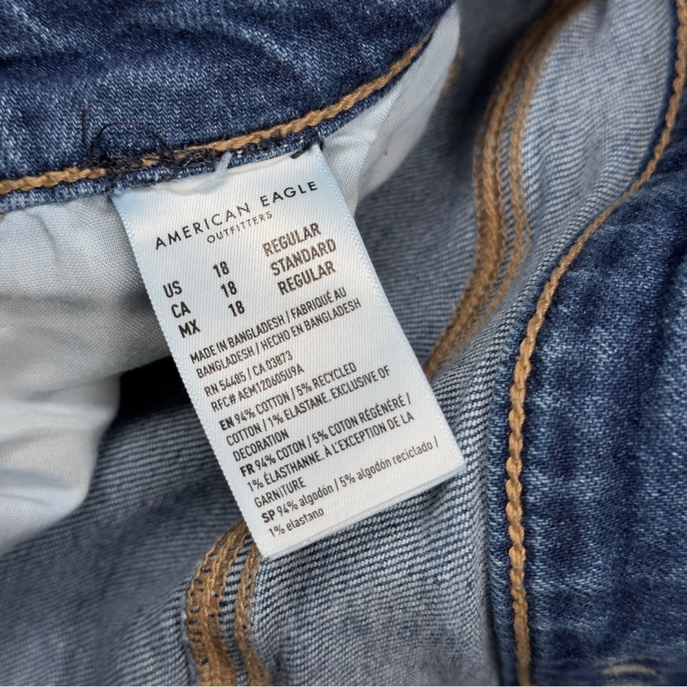 American Eagle Stretch High Waisted Mom Jean Medium Wash AE Size 18 Regular - Picture 6 of 7